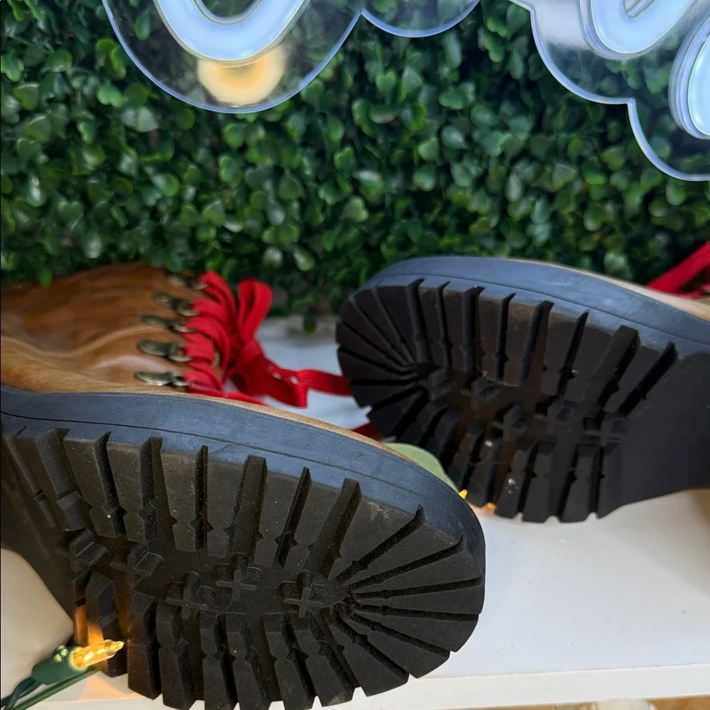 Steve Madden Tan Leather Lace Up Boots with Red Laces - Picture 4 of 4